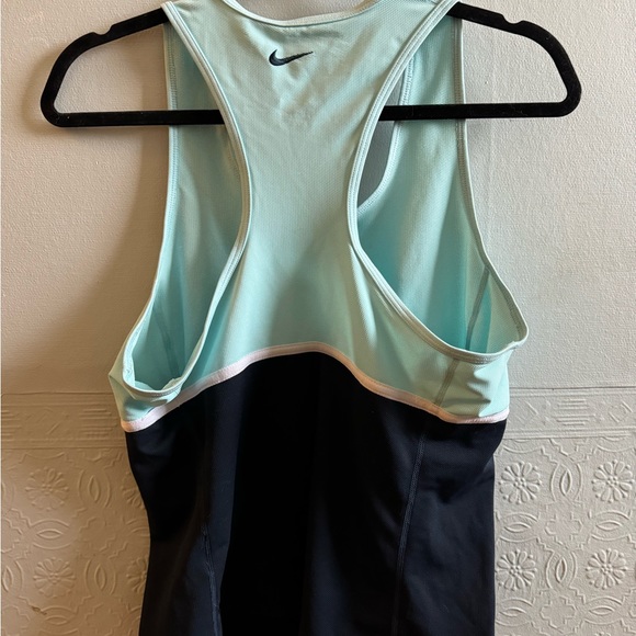Nike 2 tone tank top - Picture 2 of 3